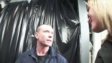 in der Werkstatt sextreffen mit transen und wilder fickerei - 3 image