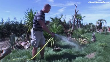 Mit der Peitsche auf die Lady Boys - 1 image