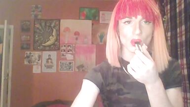 Tranny in Red wig cams - 10 image
