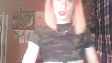 Tranny in Red wig cams - 13 image