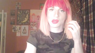 Tranny in Red wig cams - 15 image