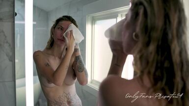 Famous Model Takes A Bath And Shaves - 1 image