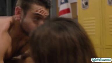 Busty ts Jexxxica Blake ebony ass anal bareback in locker room - 14 image