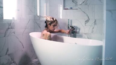 Beautiful Trans Model Takes A Bath & Shaves - 4 image