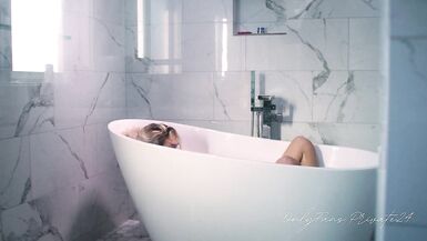 Beautiful Trans Model Takes A Bath & Shaves - 6 image