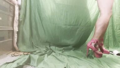 Another Training in pink high heels for sissy Lilli