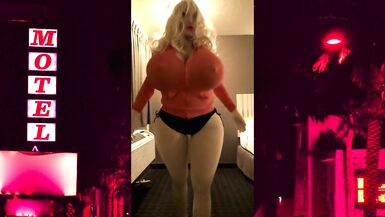 Juggsy Doll In Bikini