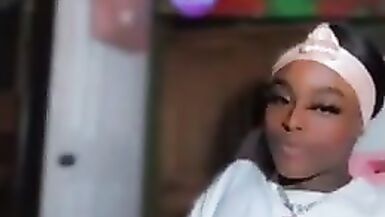 Do you like pretty girls with pretty dicks? 