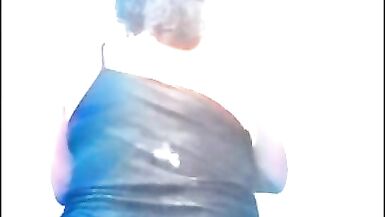 Peruvian fat slut stretches her anus until she can't do it anymore with a deep dildo. Fat shemale in anal insertions - 13 image