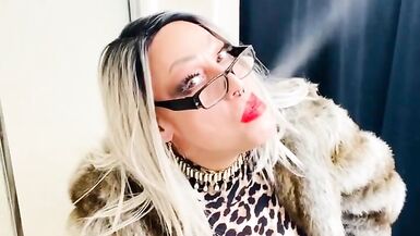 Marilyn Supermodel Smoking Fetish - 9 image