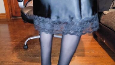 Green satin skirt and black satin half slip - 9 image