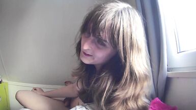 Nude Trans Girl Explains Voice Training - 15 image