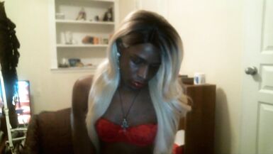 Streaming session with loyal fan end in sexy cumshot - 3 image