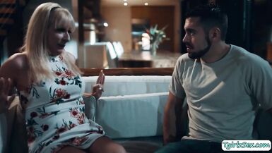 Hunk straight guy anal fucks busty blonde tranny Jamie French - 4 image