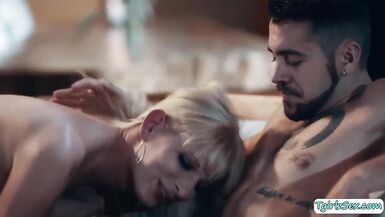 Hunk straight guy anal fucks busty blonde tranny Jamie French - 9 image