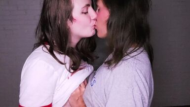 Trans stepsisters Athena and Vrix suck and fuck in bed