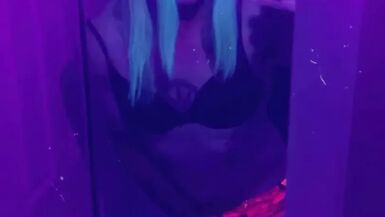 Nightclub Carmen Mentionin fingering and sucking - 1 image