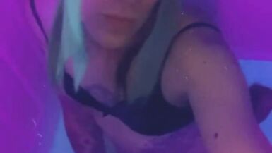 Nightclub Carmen Mentionin fingering and sucking - 10 image