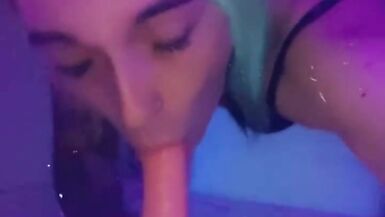 Nightclub Carmen Mentionin fingering and sucking - 15 image