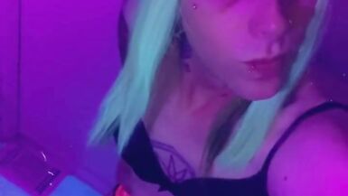 Nightclub Carmen Mentionin fingering and sucking - 4 image