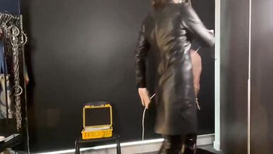 The Goddess Obsidian dominates a little fat bloke. - 10 image