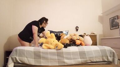 Horny Fat Enby Plays With Tits and Pussy While Making Bed - 4 image
