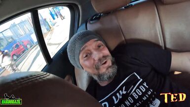 Luana Reis gets on the ride and finds Youtuber Bluezao on the street and gives a blowjob - 15 image