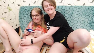 Gamer trans girl Astra get distracted by her girlfriend - 6 image