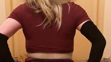 Scottish slut natalie-heaven plays in oil with a dildo - 10 image