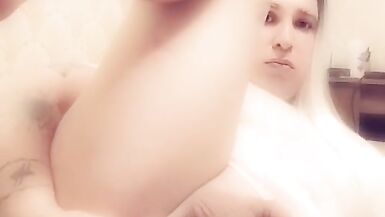 Sweet Bonnie fisting and toyng her ass - 5 image