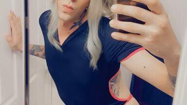 Smoking Hot Tranny Wants To Get Fucked - 1 image