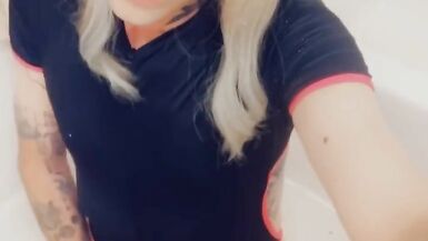 Smoking Hot Tranny Wants To Get Fucked - 11 image