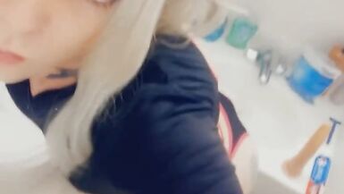 Smoking Hot Tranny Wants To Get Fucked - 3 image