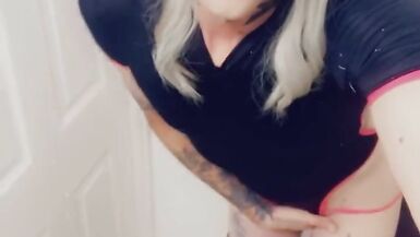 Smoking Hot Tranny Wants To Get Fucked - 4 image