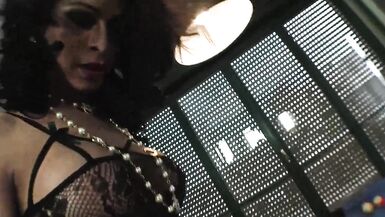 Natalia De Robrus and Roberta Clowss in: Shemale Threesome - 6 image