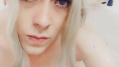 Bikini Babe wants to get railed - 2 image