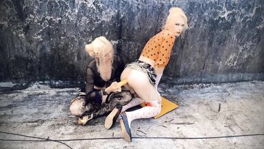 Trans and girl public sex on the roof of the hotel - 14 image