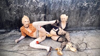 Trans and girl public sex on the roof of the hotel - 15 image