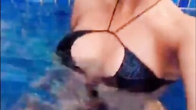 Super Hung Transgender prostitutes pleasing fag anal clients - 3 image