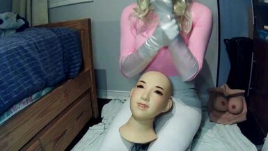 Reni's Dream 2! Reni plays with her Happi female mask! - 1 image