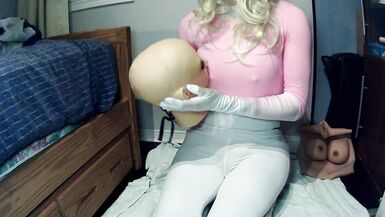 Reni's Dream 2! Reni plays with her Happi female mask! - 11 image