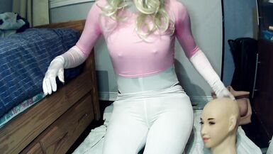 Reni's Dream 2! Reni plays with her Happi female mask! - 12 image