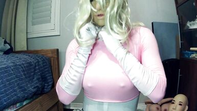 Reni's Dream 3! Reni locks her mask in place with a padlock and her necklace lock! - 10 image