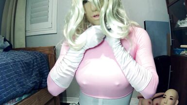 Reni's Dream 3! Reni locks her mask in place with a padlock and her necklace lock! - 11 image