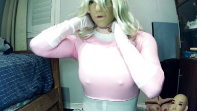 Reni's Dream 3! Reni locks her mask in place with a padlock and her necklace lock! - 9 image