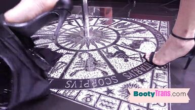 Oiled bigass tranny Latina gets bareback banging after BJ - 4 image