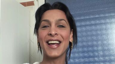 Geiles Luder mit Schwanz wird gefickt - 1 image