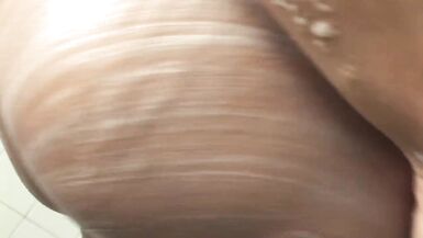 Geiles Luder mit Schwanz wird gefickt - 3 image