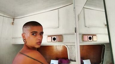 Shaving half of my head cause I'm a freak. Use headphones to hear all the shaving noises! - 7 image