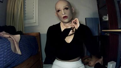 Bunny May End! Female mask girl removes her hand gloves and unmasks from female masks!